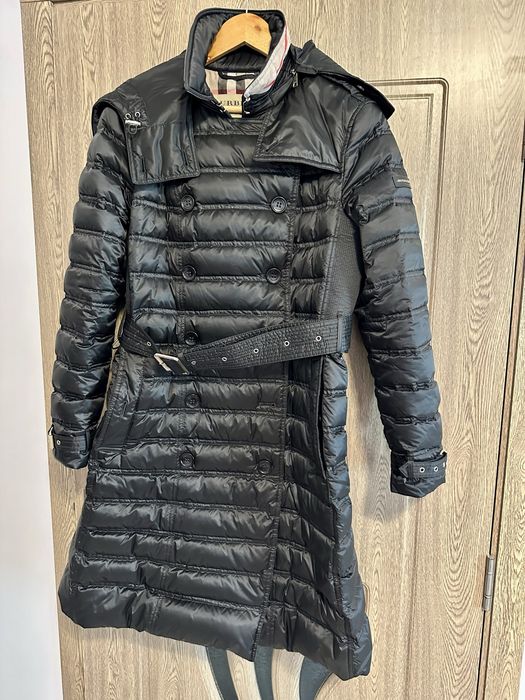 Geaca burberry,aproape noua ,lunga f comoda la purtare,fara defecte,ne