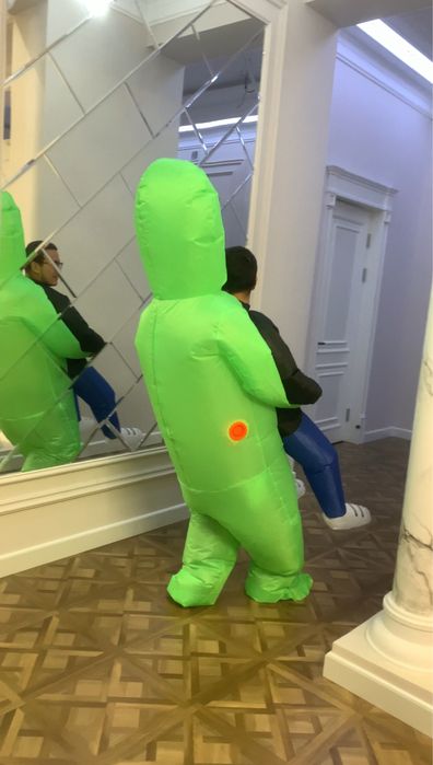 надувной костюм инопланетянина