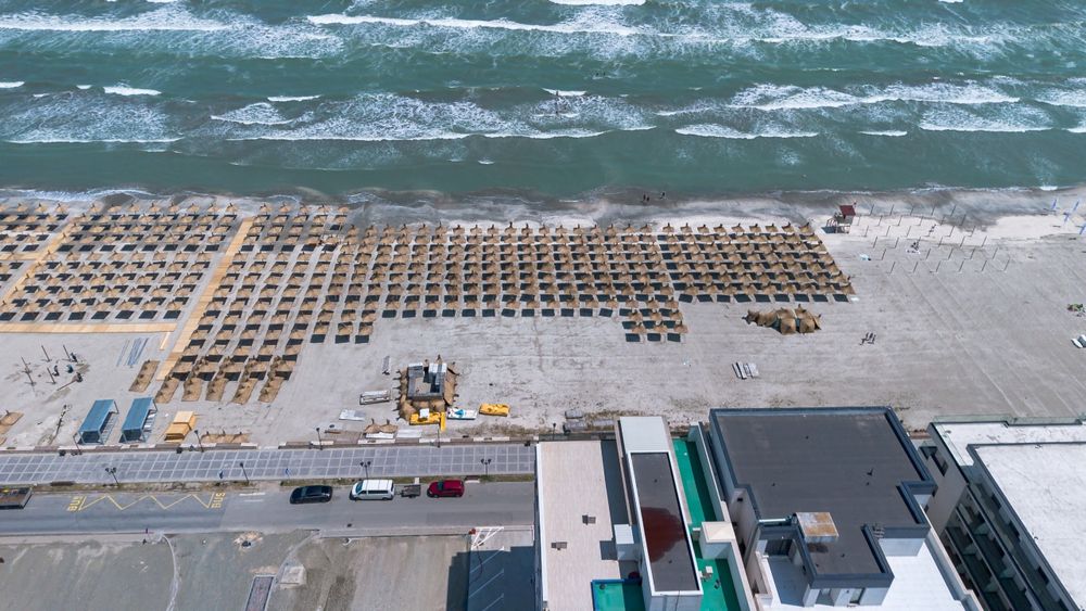 PRIMA LINIE LA MARE / Ap 2 cam Mamaia Nord