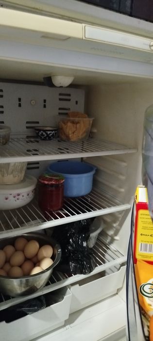Холодильник сотилади