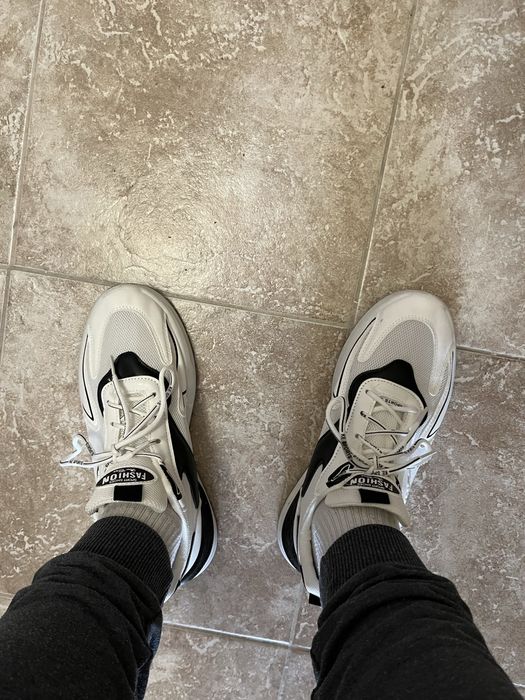 Чисто нови маратонки