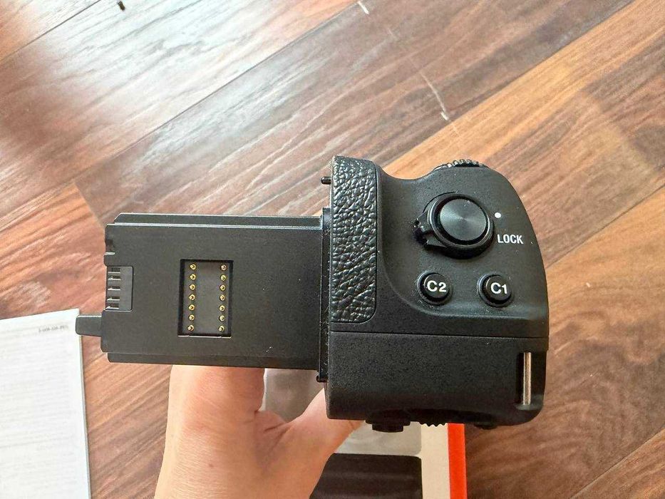 Battery GRIP - грип за батерии Sony VG-C4EM