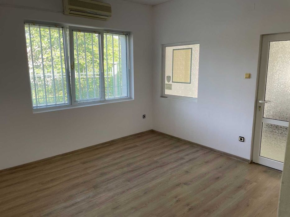 Дава се под наем Офис в Генерал Тошево - 40 кв.м за 204 € - Снимка #15