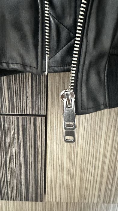 Дамско бомбър яке на Zara