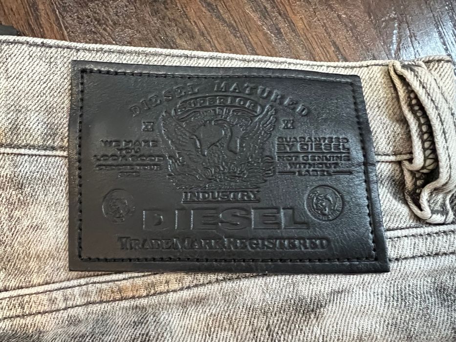 Blugi diesel noi cu eticheta