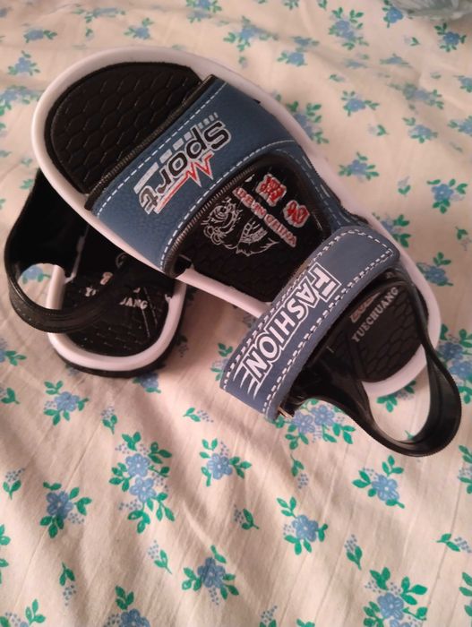 Продам детские сандалии на мальчика