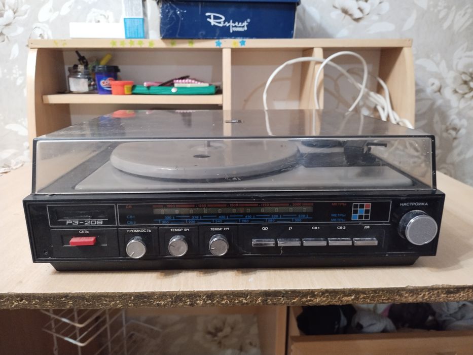 Проигриватель+ радиола :Серенада РЭ-209.