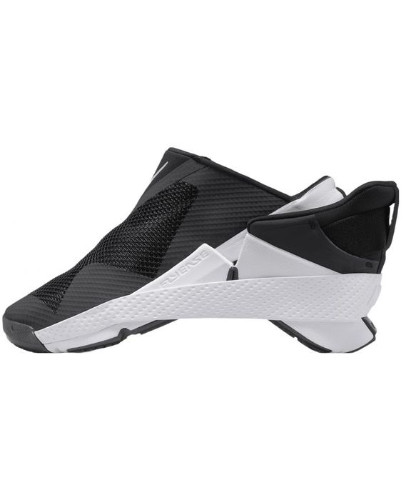 Дамски обувки Nike - Go FlyEase. черни/бели