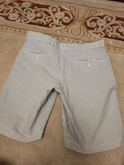 Pantaloni scurți noi.