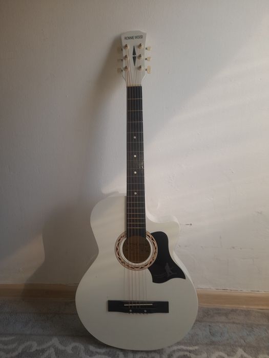 Гитара Ronnie wood в отличном состоянии