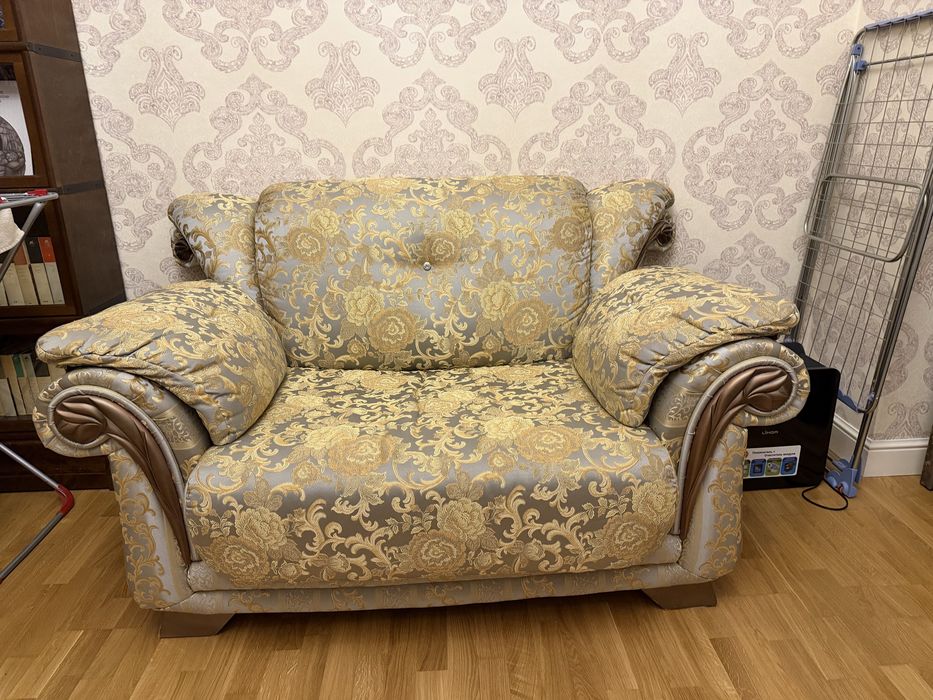 Продам диван тройку