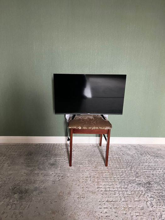 Телевизор LG 32UP77