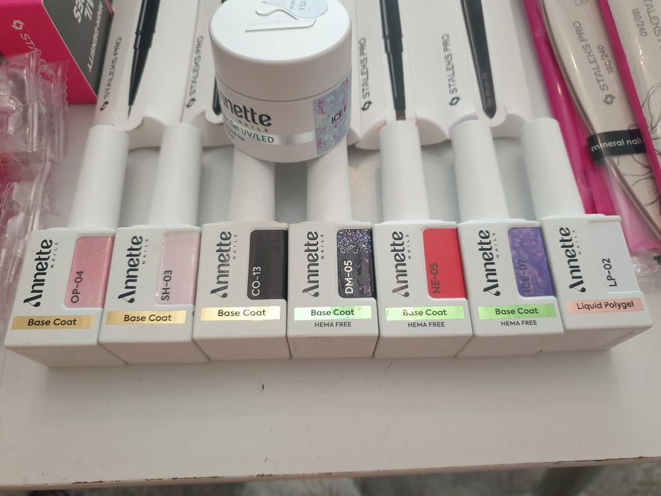 Vand set produse NOI  pt unghii Staleks la jumate de pret