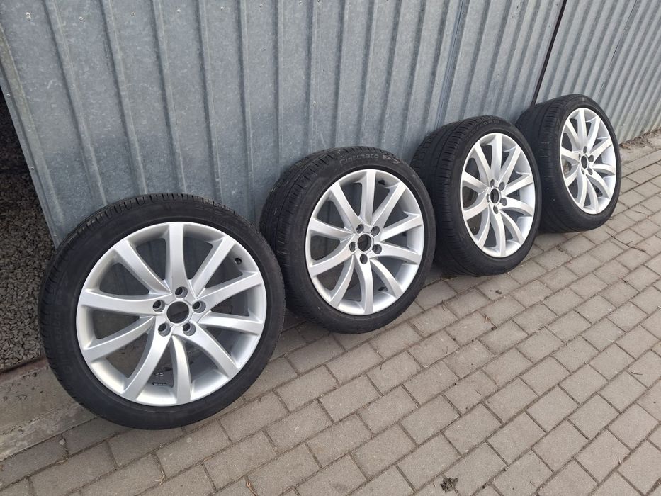 Vând jante aliaj R18 + anvelope vară
Vând set de jante aliaj echipate