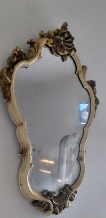 Oglinda vintage cu ornamente florale