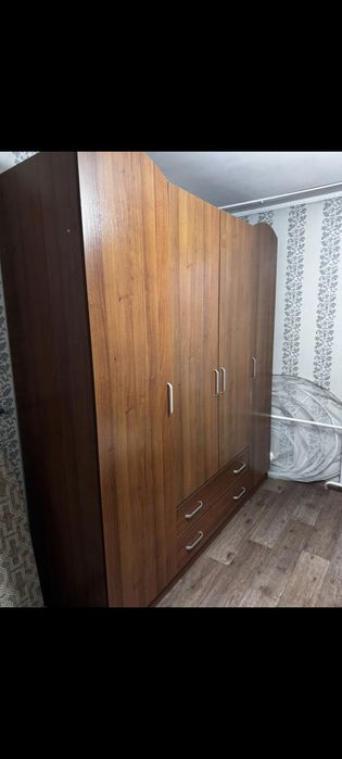 Вместительный шкаф для одежды