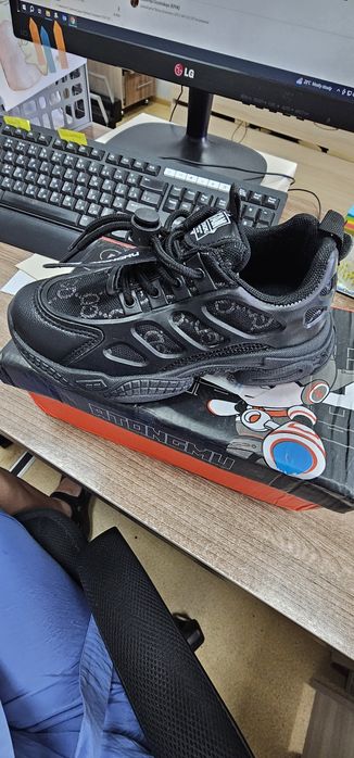 Продам кроссовки на девочку