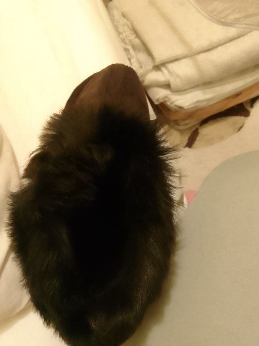 Papuci de casă din piele întoarsă