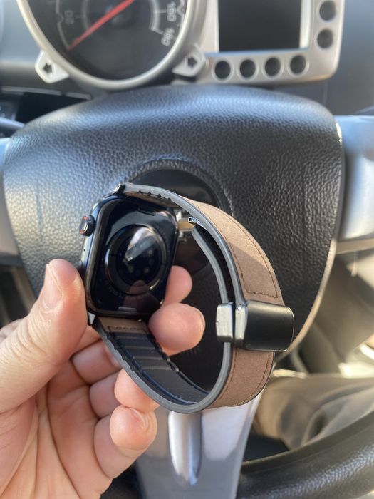 Продается часы коробка зарядник все в копоекте+еще один ремень