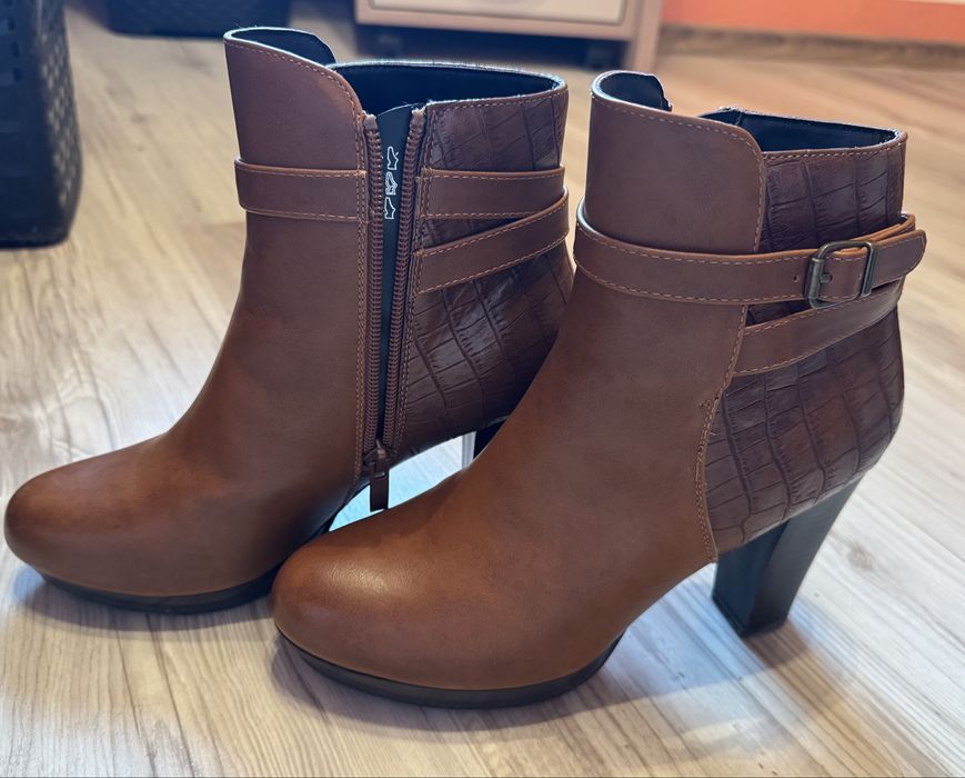 Продавам дамски боти