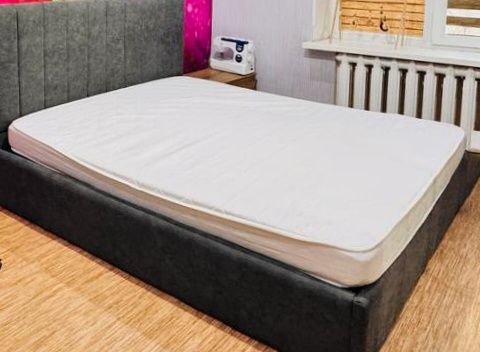 Продам  матрас размер  200/160