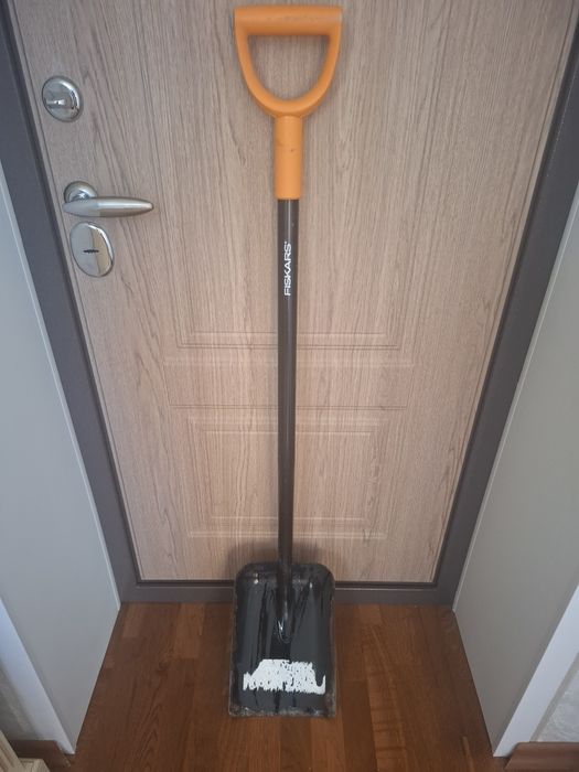 Лопата совковая FiISKARS