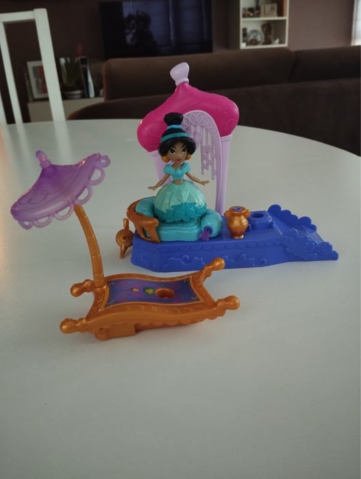 Жасмин Disney замък