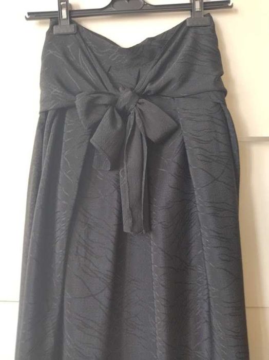 Черна копринена пола, размер M