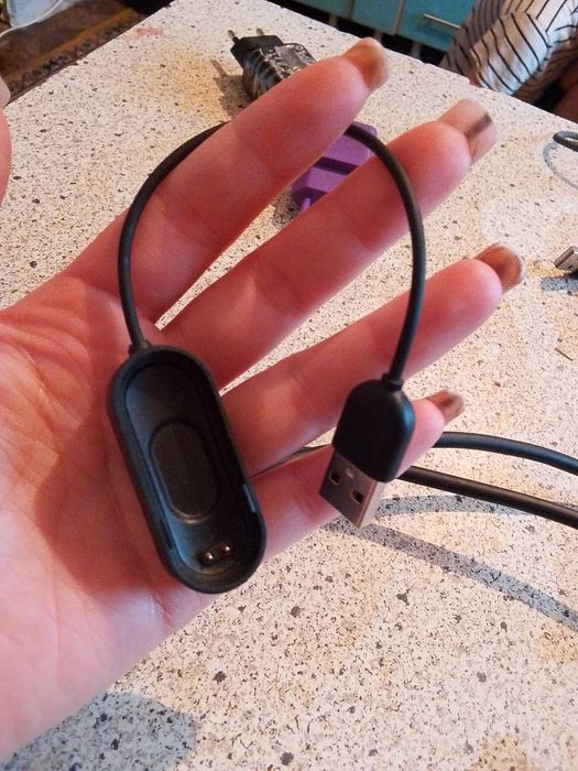 Продам зарядку на mi band 4 и (smartwatch)