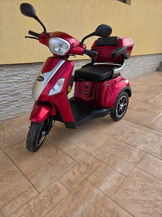 Scuter electric  3 roti  !
