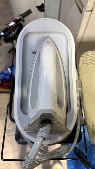Продаю паровой утюг braun