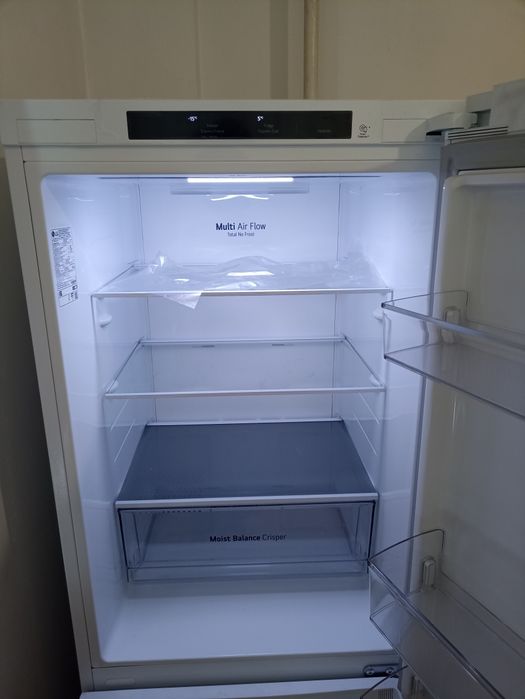 Почти новый Холодильник LG