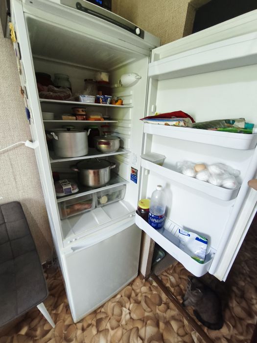 Продам холодильник Indesit