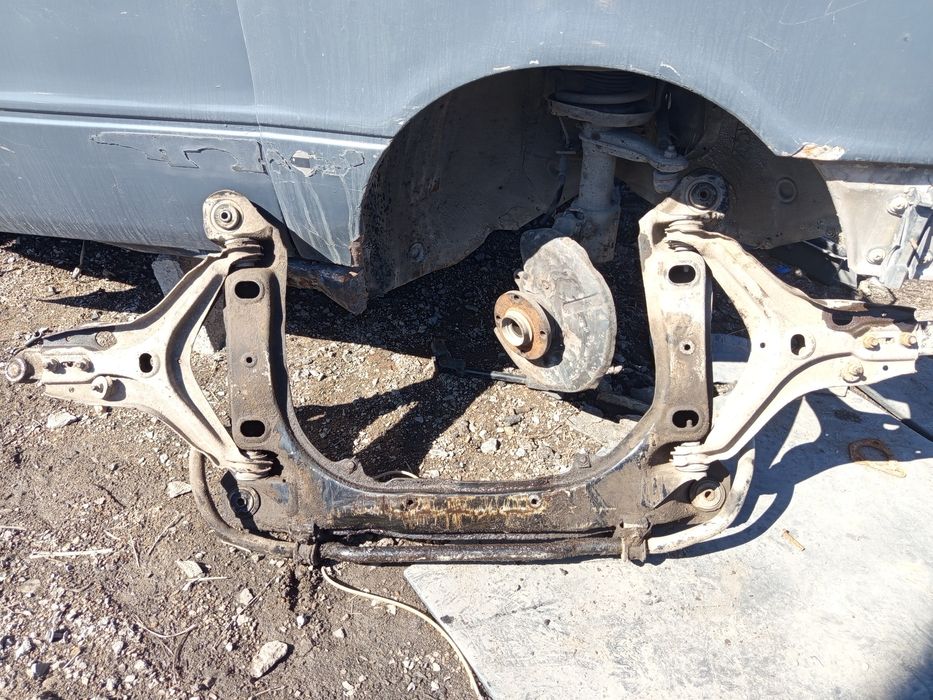 Подрамник Ауди 80.