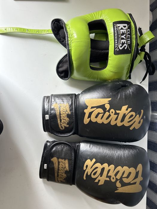 Шлем и перчатки в идеальном состоянии