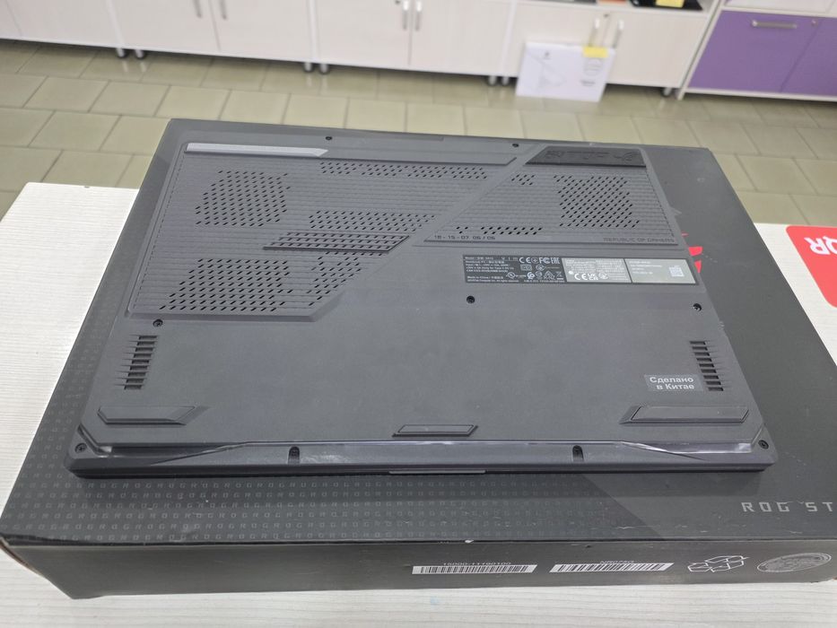 Asus Rog Strix (Ryzen 9 5900HX, RTX 3050 Ti)