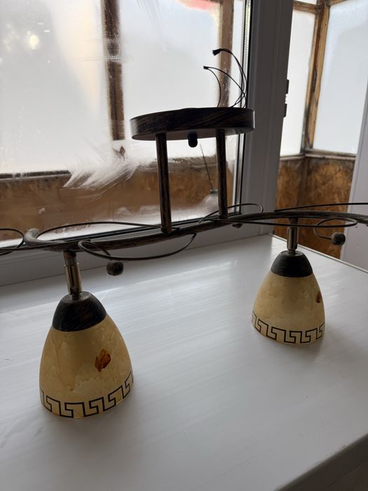 Продаю люстры , светильникм