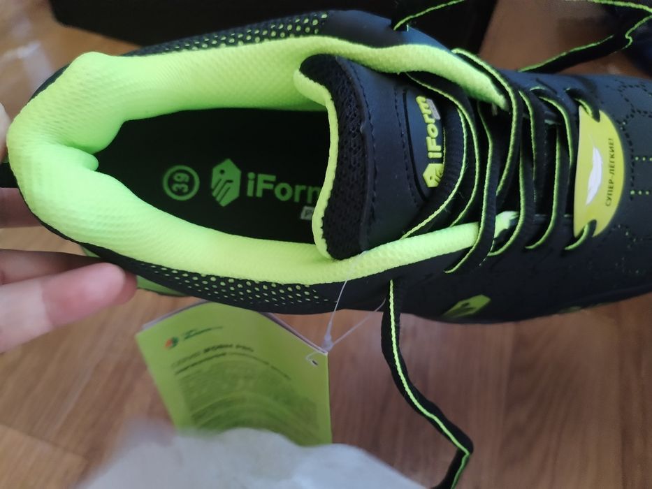 Рабочие кроссовки