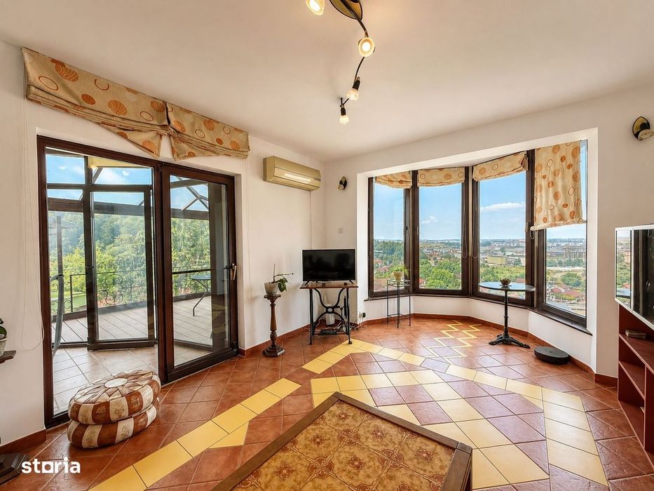 Casă cu 4 camere, priveliște panoramică, terasă, grădină si foisor
