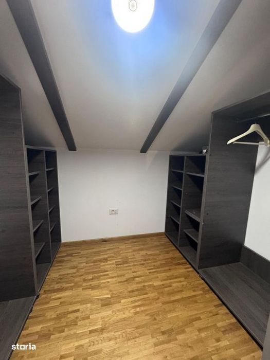Casa individuala cu garaj si foisor, centru- Horodnic de Sus