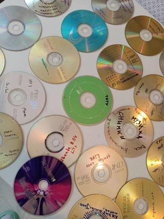 Продавам дискове.