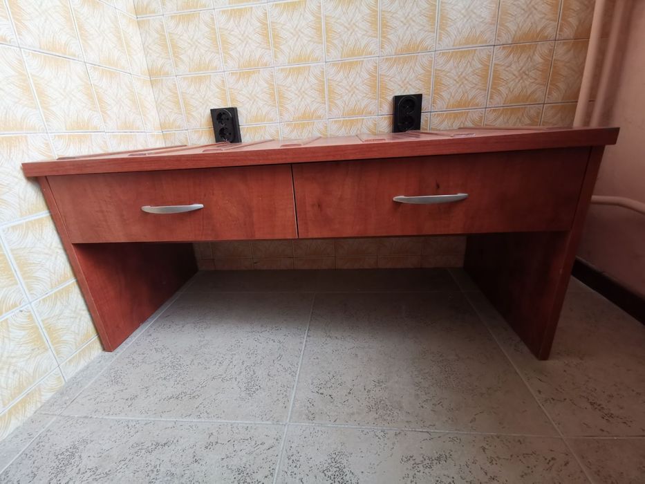 Мебел с 2 чекмеджета