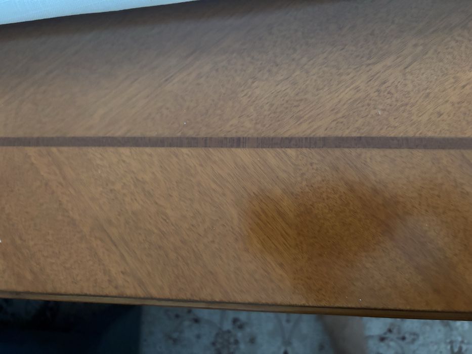 Продается стол со стульями в комплекте