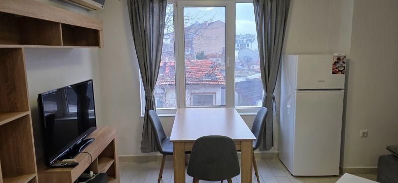 Дава се под наем Двустаен апартамент в Варна, Автогара - 65 кв.м за 418.71 € - Снимка #1