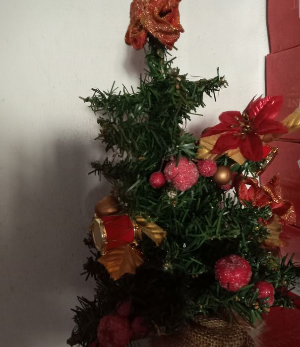 Ёлка на стол 1300 тг игрушки