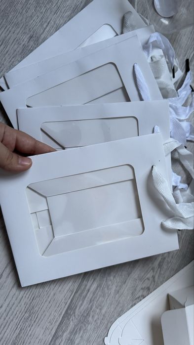 Пакеты подарочные с окошком