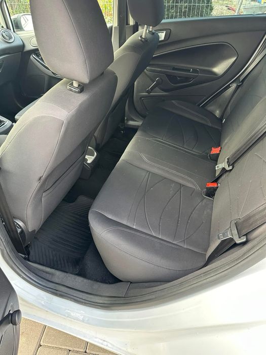 De inchiriat Ford Fiesta