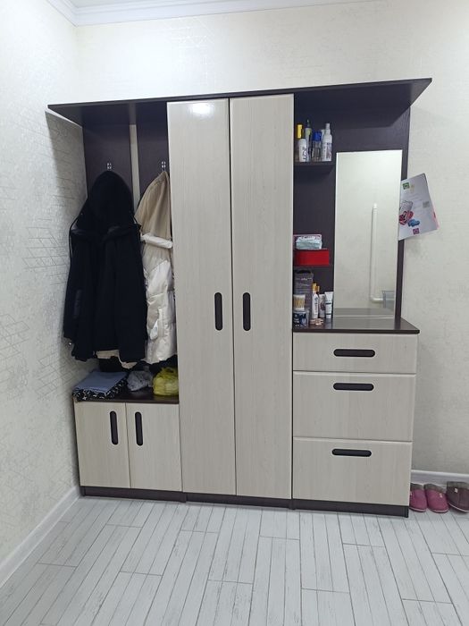 Продам прихожую мебель.