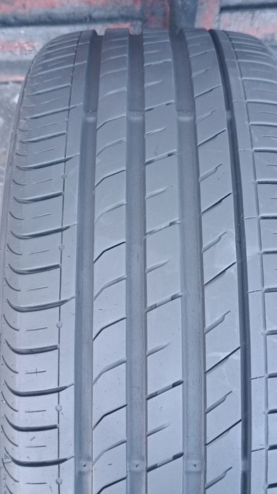 225/50/17 Nexen .