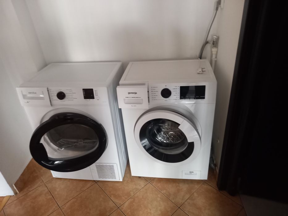 Închiriez apartament  2 camere.